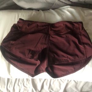 LULULEMON SHORTS BURGUNDY RUN ON